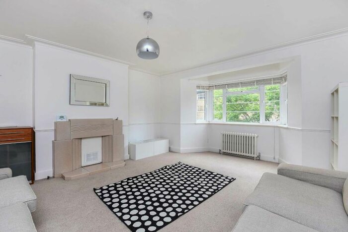 3 Bedroom Flat To Rent In Streatham High Road, London, SW16