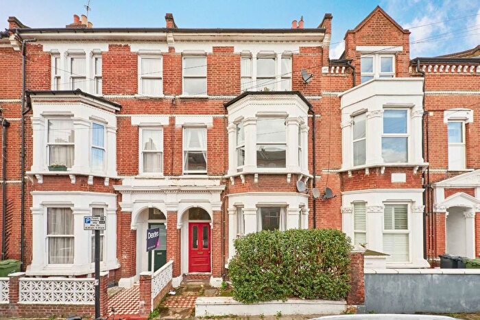2 Bedroom Flat For Sale In Sandmere Road, Clapham, SW4