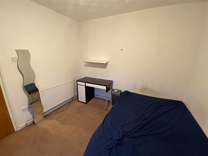 1 Bedroom Semi-Detached House To Rent In Yellow Laura Street Treforest, Pontypridd, CF37