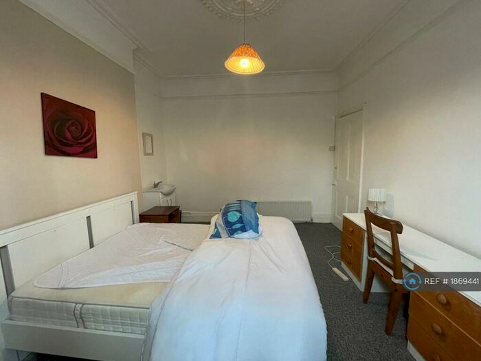 3 Bedroom End Of Terrace House To Rent In Osborne Road, Newcastle Upon Tyne, NE2