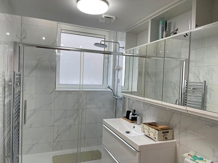 3 Bedroom Flat To Rent In Gallions Road, London, E16