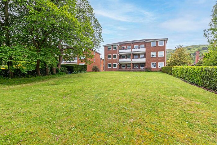 2 Bedroom Flat For Sale In Priory Road, Malvern, WR14