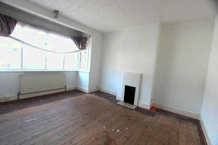 3 Bedroom Semi-Detached House To Rent In Brook Crescent, Chingford, London, E4
