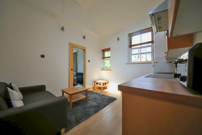 1 Bedroom Apartment To Rent In Burton Crescent, Headingley, LS6