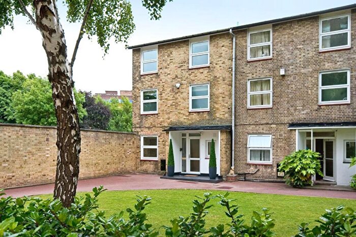 5 Bedroom Flat To Rent In Court Close, St. Johns Wood Park, NW8