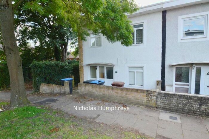 4 Bedroom House To Rent In Willow Way, AL10