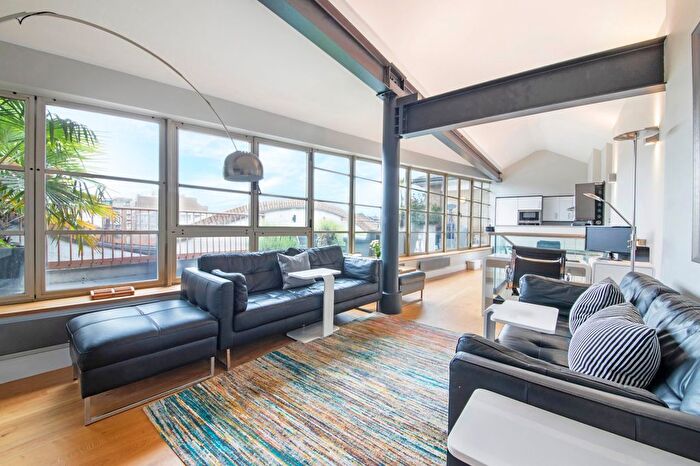 3 Bedroom Flat For Sale In The Circle, Queen Elizabeth Street, SE1