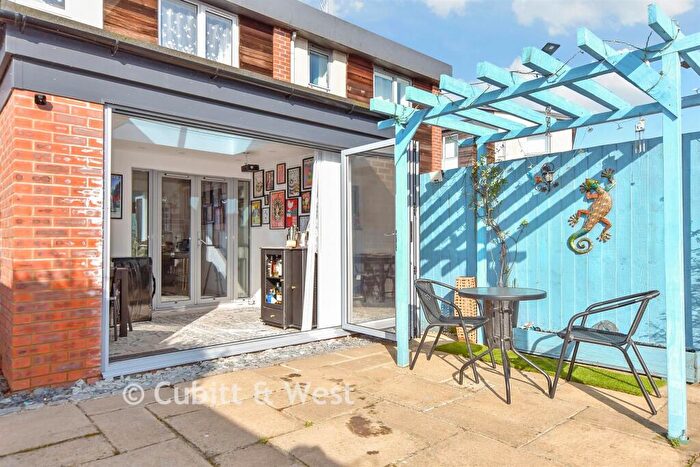 2 Bedroom Semi-Detached House For Sale In Staunton Road, Havant, Hampshire, PO9