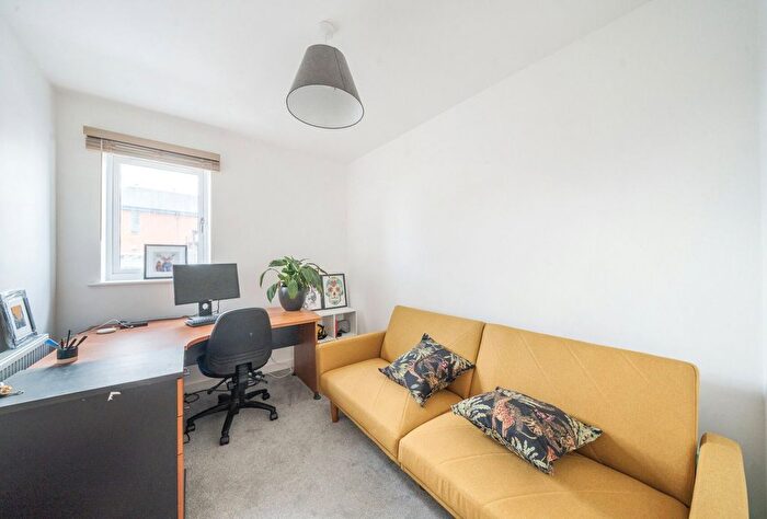 2 Bedroom Flat For Sale In William Morris Close, Oxford, Oxfordshire, OX4