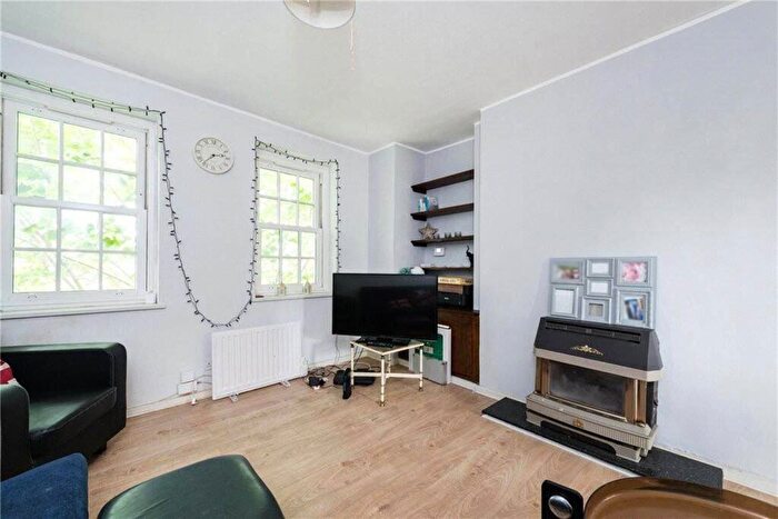 4 Bedroom Flat To Rent In Black Prince Road, , Kennington, London, SE11