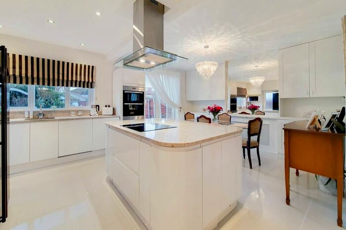 3 Bedroom Semi-Detached House To Rent In Watermead Road, Beckenham Hill, London SE6