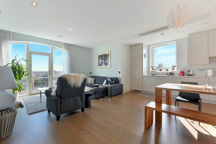 2 Bedroom Flat To Rent In Chiswick Gate, Palladian Gardens, London, W4