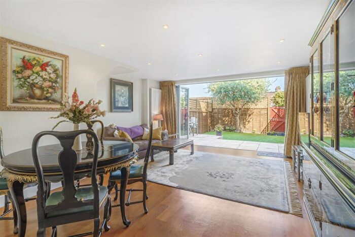 4 Bedroom Town House For Sale In Shrewsbury Avenue, East Sheen, SW14