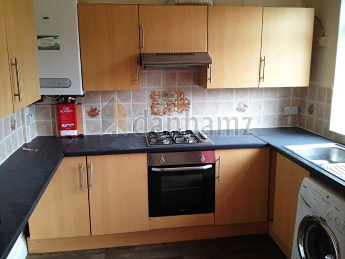 5 Bedroom Property To Rent In Spring Grove Walk, Hyde Park, Leeds, LS6