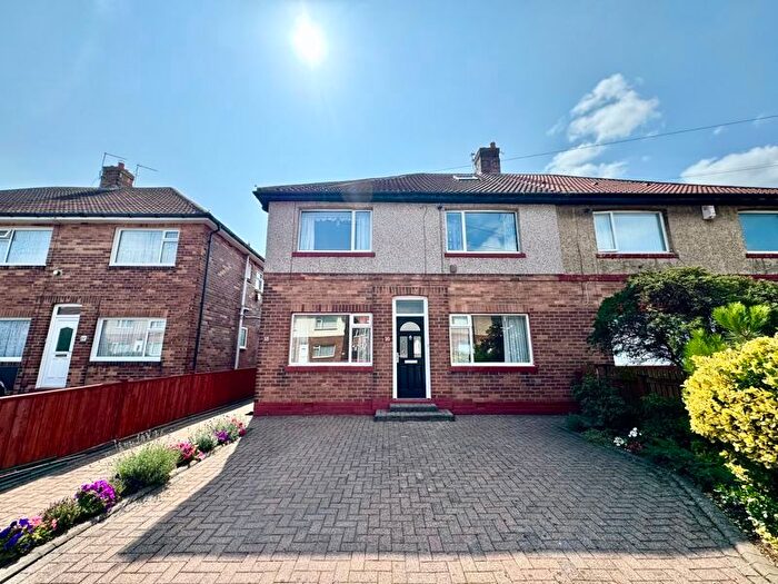 2 Bedroom Flat For Sale In Sydney Grove, Sunholme Estate, Wallsend, NE28
