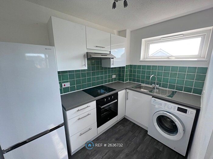 1 Bedroom Flat To Rent In Martin Court, South Croydon, CR2