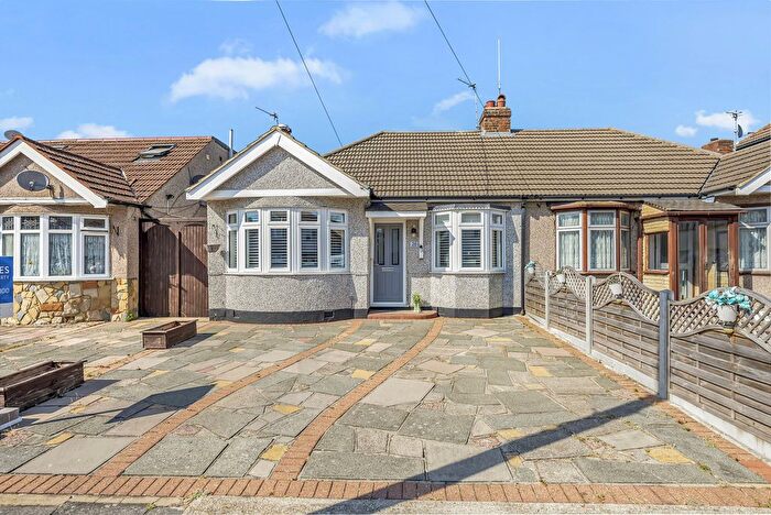 2 Bedroom Semi-detached Bungalow For Sale In Redriff Road, Mawneys, Romford, RM7