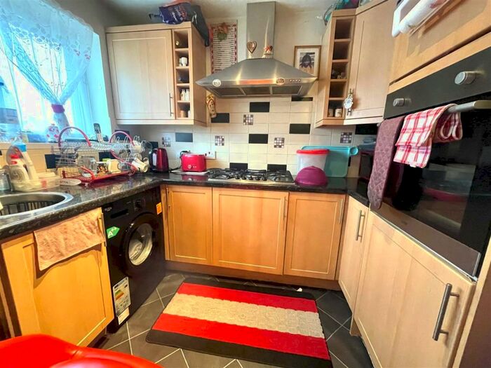 2 Bedroom Maisonette To Rent In Swanfield Road, Waltham Cross, EN8