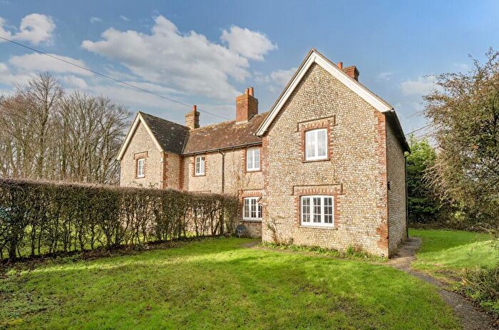 3 Bedroom Semi Detached House For Sale In Midhurst Road, Lavant, PO18