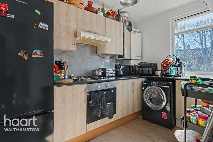 3 Bedroom Apartment For Sale In Haldan Road, Highams Park, E4
