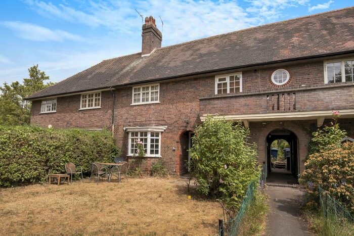 1 Bedroom Maisonette To Rent In Neale Close, East Finchley, N2