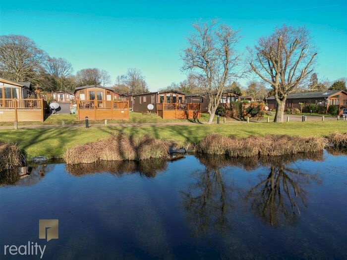 2 Bedroom Bungalow For Sale In Lake View, Haveringland Hall Country Park, Norwich, NR10