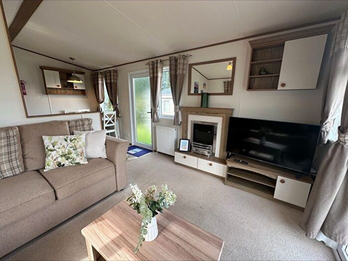 3 Bedroom Mobile/park Home For Sale In Crantock, Newquay, TR8