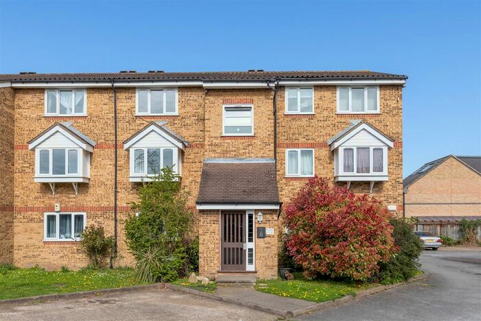 2 Bedroom Flat To Rent In Luther King Close, London, E17