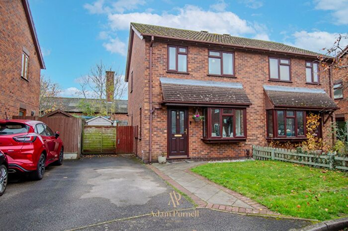 3 Bedroom Semi Detached House For Sale In Rydal Close, Hinckley, LE10