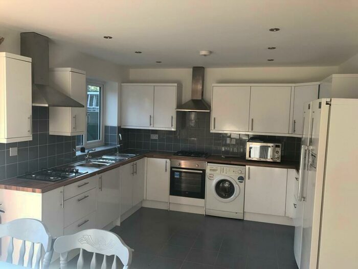 5 Bedroom House To Rent In North Circular Road, London, NW10