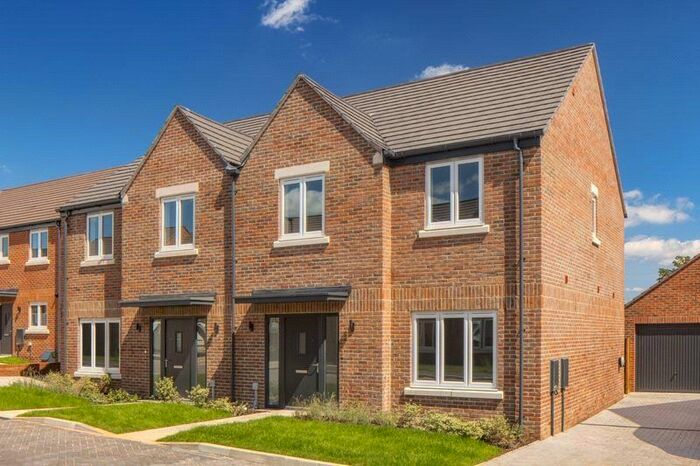4 Bedroom Semi-Detached House For Sale In Elizabeth Avenue, Chertsey, Surrey, KT16
