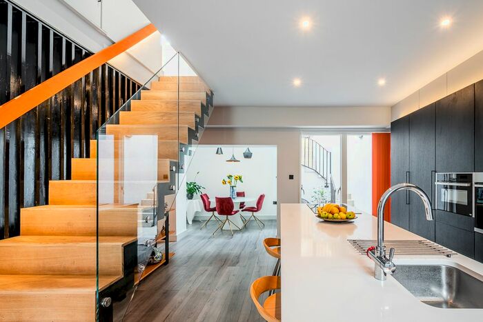 4 Bedroom Semi-Detached House To Rent In Caledonian Road, King's Cross, N1