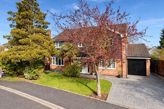 5 Bedroom Detached House For Sale In The Tarns, Gatley, SK8