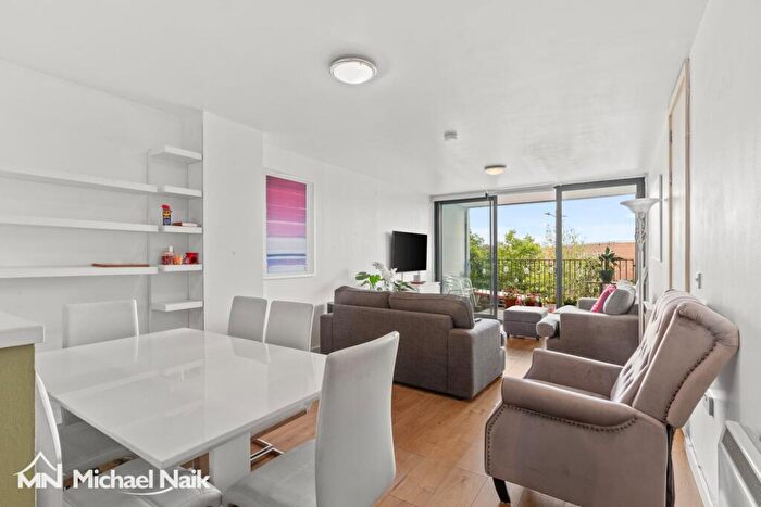 2 Bedroom Flat For Sale In Raines Court, Northwold Road, N16