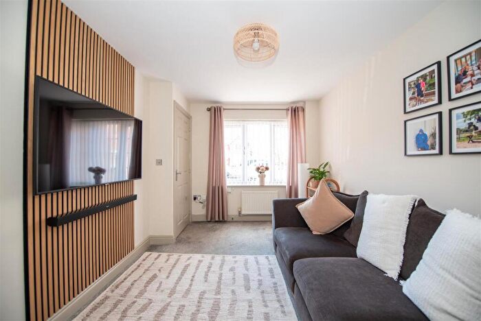 3 Bedroom Town House To Rent In Shaw Gardens, Gedling, Nottingham, NG4