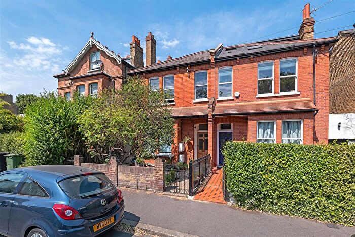 2 Bedroom Flat For Sale In Kingsmead Road, Tulse Hill, SW2
