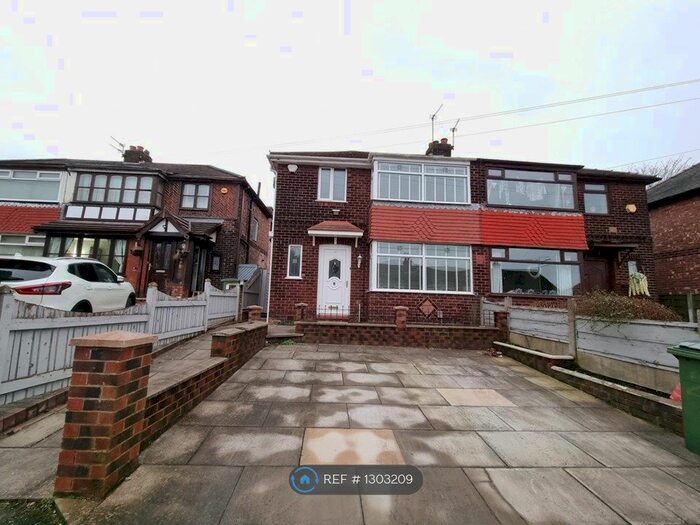 3 Bedroom Semi-Detached House To Rent In Newlyn Drive, Bredbury, Stockport SK6