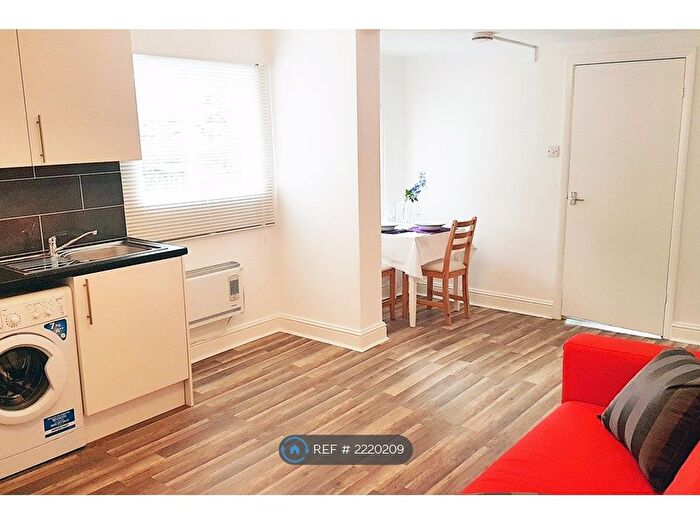 1 Bedroom Flat To Rent In Montrell Road, London, SW2