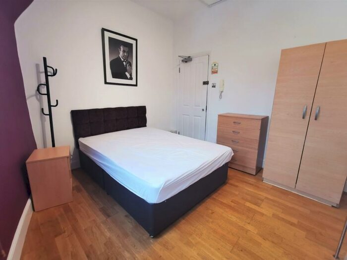 Studio To Rent In Churchway, London, NW1