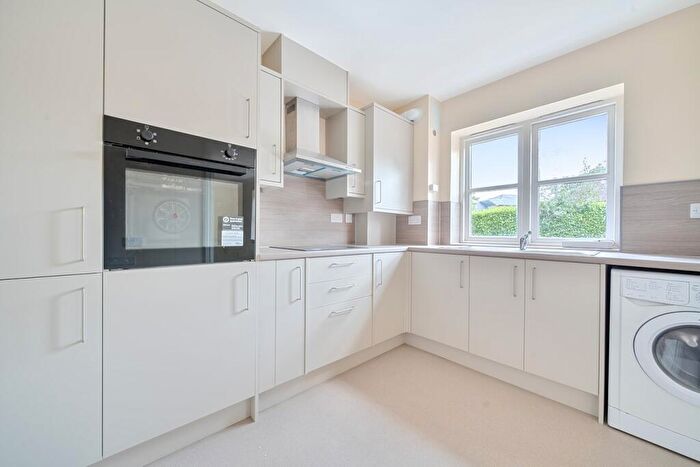 2 Bedroom Retirement Property For Sale In Newsholme Drive, London, N21