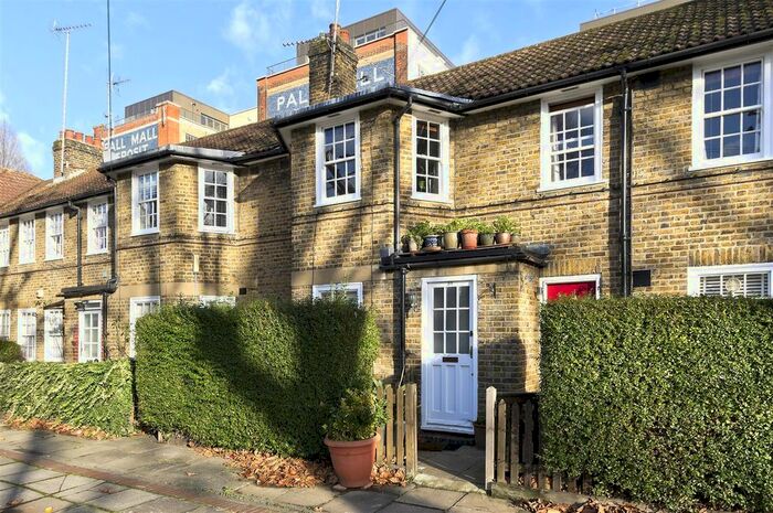 3 Bedroom Flat To Rent In St. Marks Road, London W10