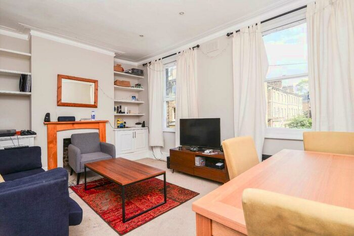 3 Bedroom Flat To Rent In Charleston Street, Elephant And Castle, London, SE17