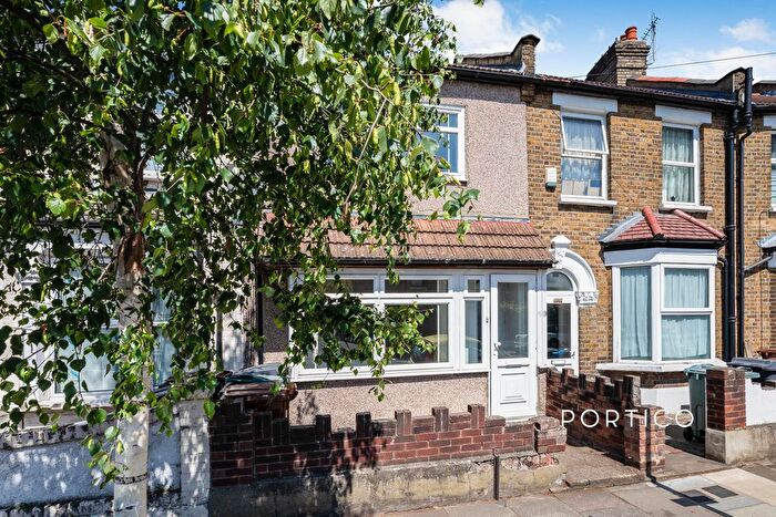 2 Bedroom Terraced House To Rent In Cazenove Road, Walthamstow, London, E17