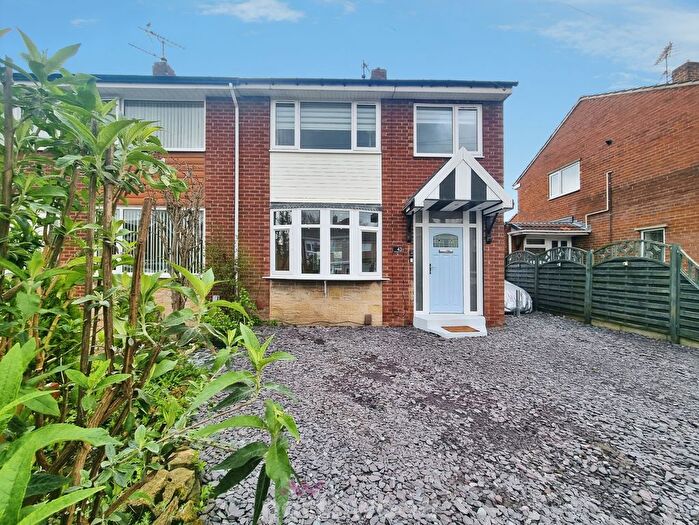 3 Bedroom Semi Detached House For Sale In Darrington Drive, Warmsworth, Doncaster, DN4