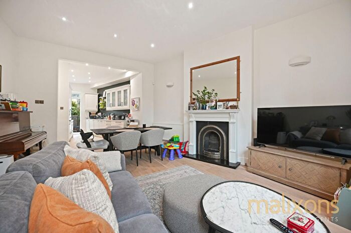 2 Bedroom Flat For Sale In Westwell Road, London, SW16