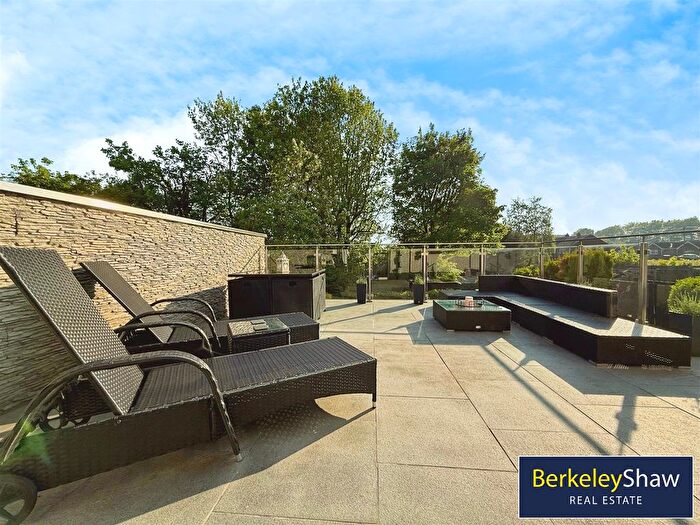 3 Bedroom Semi-Detached House For Sale In St. Marys Road, Wigan, WN2