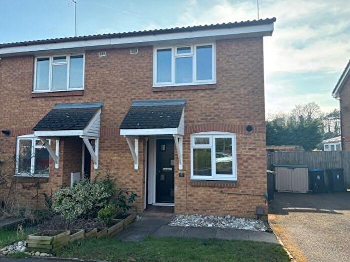 2 Bedroom Property To Rent In Marshall Place, New Haw, KT15