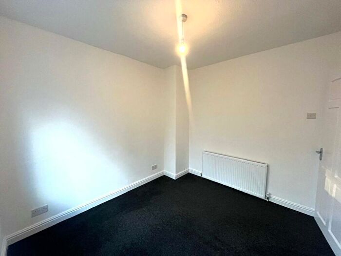 2 Bedroom End Of Terrace House To Rent In Brookfield Avenue, Bredbury, SK6