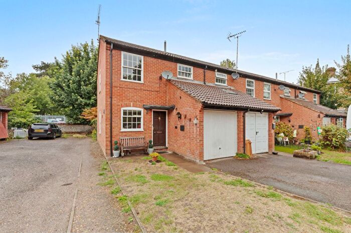 3 Bedroom End Terrace House For Sale In Lammas Way, Loudwater, HP10