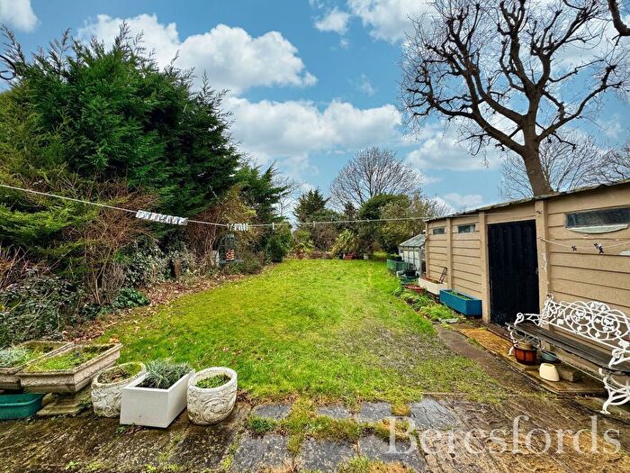 2 Bedroom Bungalow For Sale In Haynes Road, Hornchurch, RM11